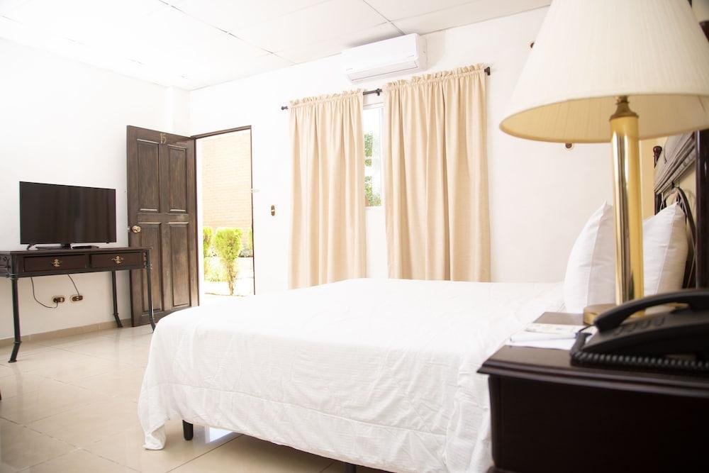 Antiguo Cuscatlán Hotel Santa Elena מראה חיצוני תמונה