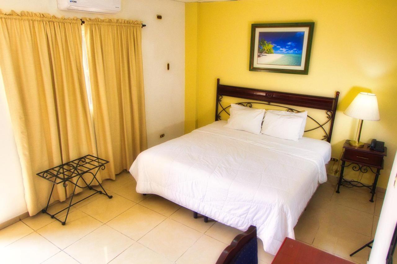 Antiguo Cuscatlán Hotel Santa Elena מראה חיצוני תמונה