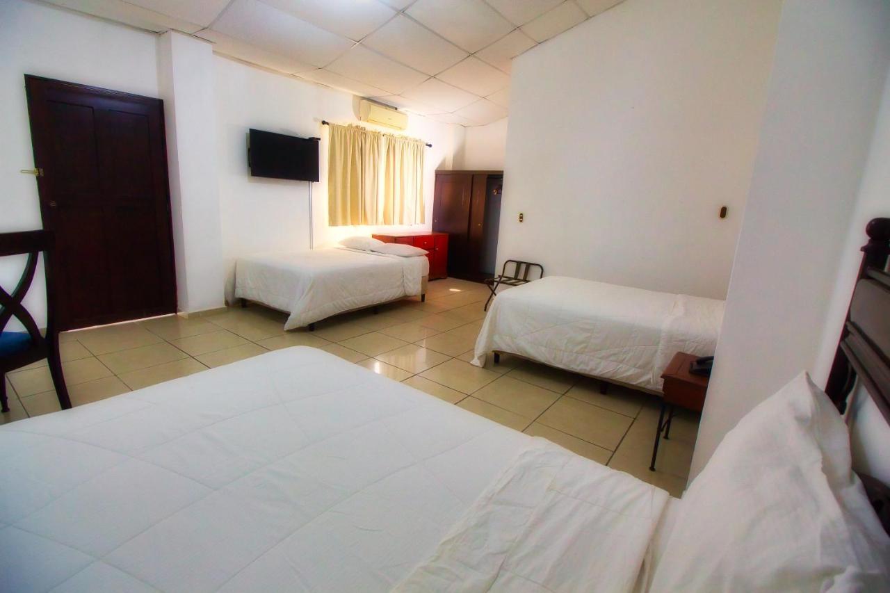 Antiguo Cuscatlán Hotel Santa Elena מראה חיצוני תמונה
