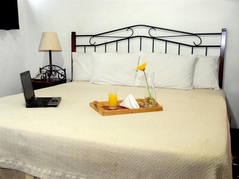 Antiguo Cuscatlán Hotel Santa Elena מראה חיצוני תמונה