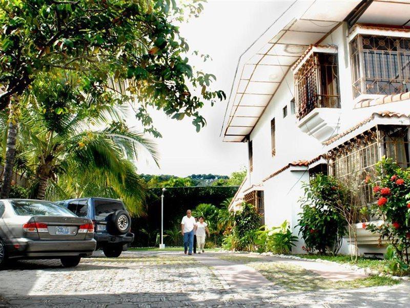 Antiguo Cuscatlán Hotel Santa Elena מראה חיצוני תמונה
