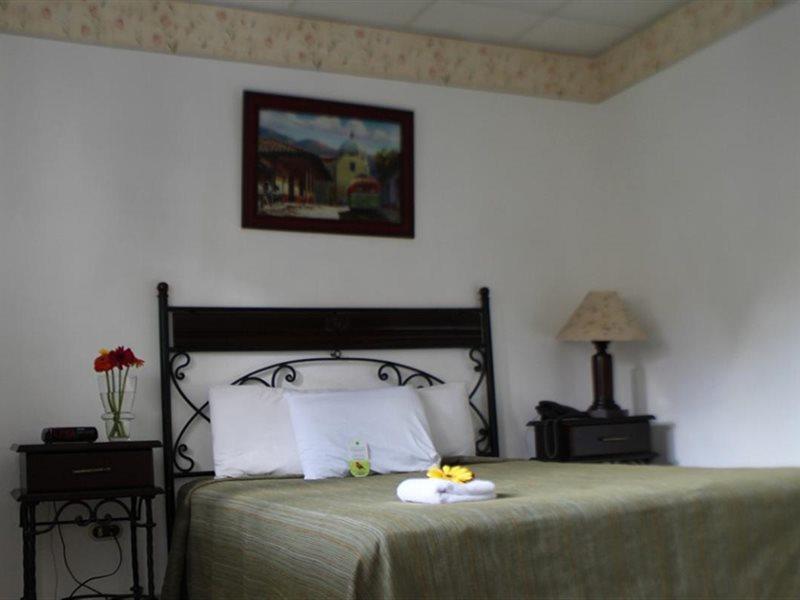 Antiguo Cuscatlán Hotel Santa Elena מראה חיצוני תמונה