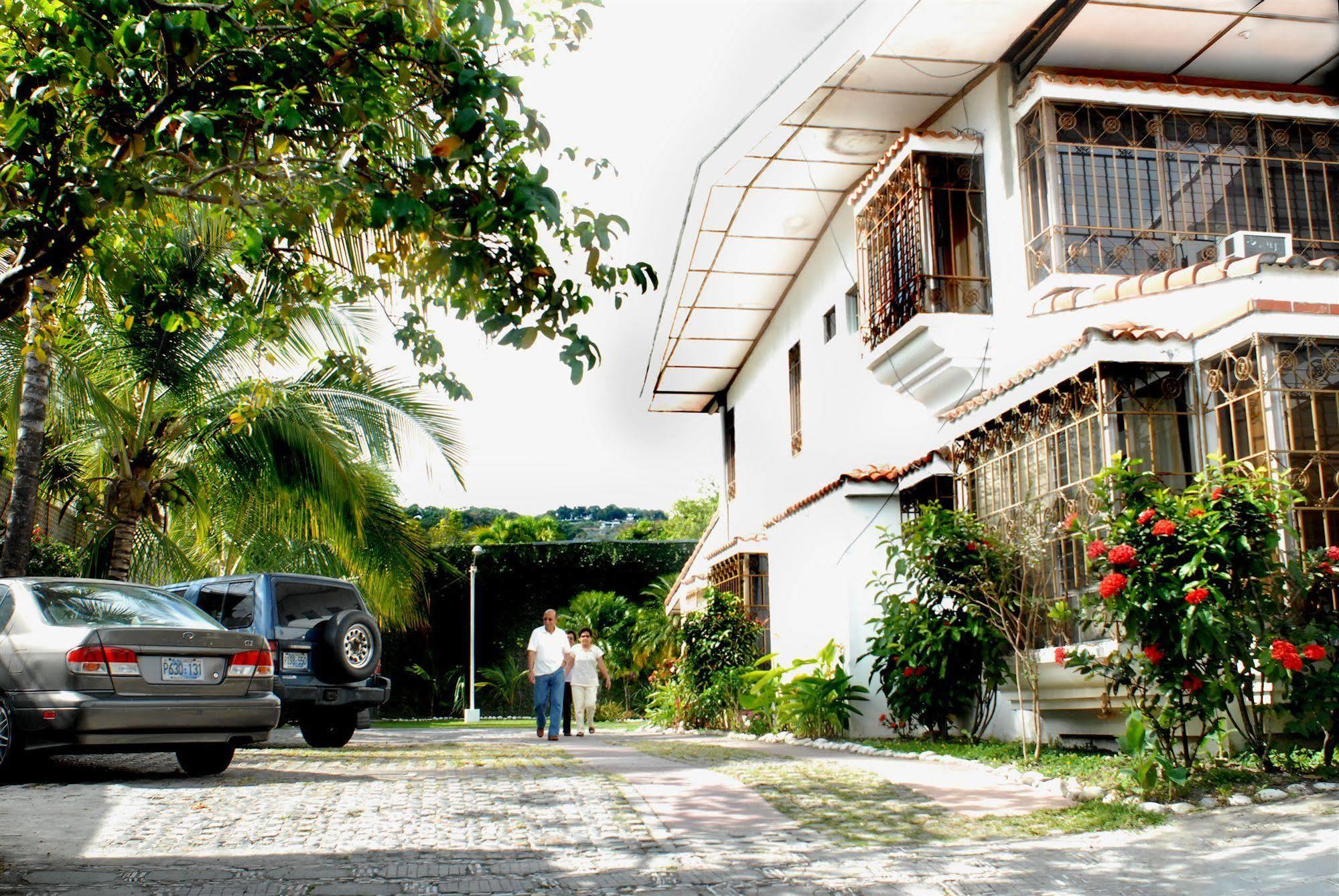 Antiguo Cuscatlán Hotel Santa Elena מראה חיצוני תמונה