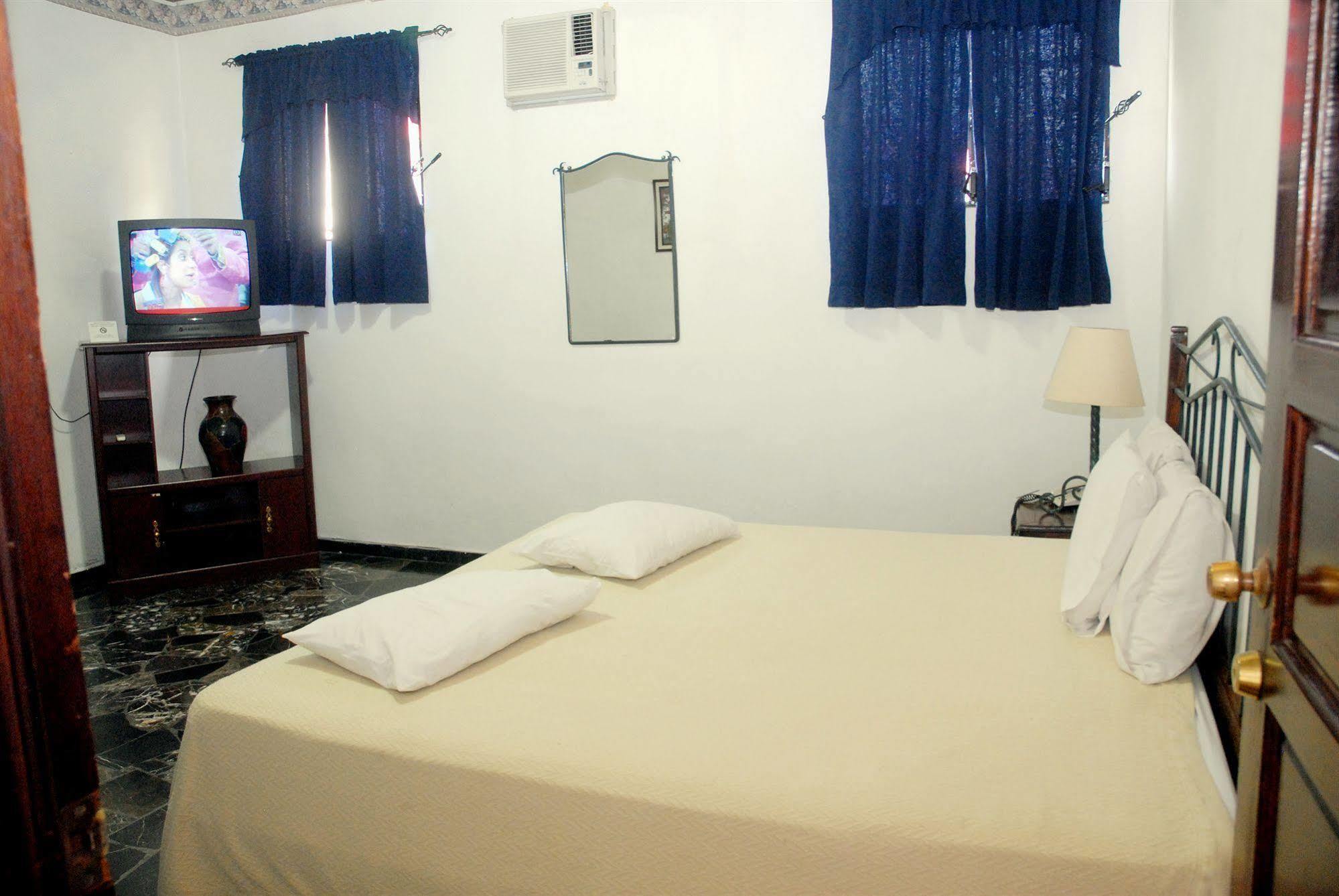 Antiguo Cuscatlán Hotel Santa Elena מראה חיצוני תמונה