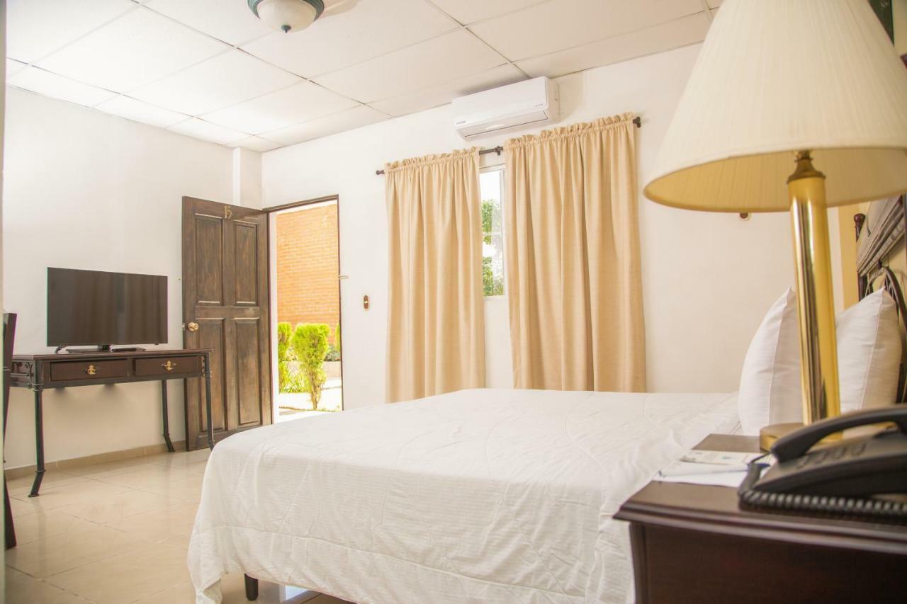 Antiguo Cuscatlán Hotel Santa Elena מראה חיצוני תמונה