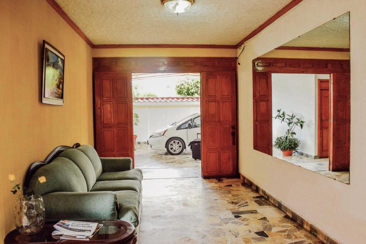 Antiguo Cuscatlán Hotel Santa Elena מראה חיצוני תמונה